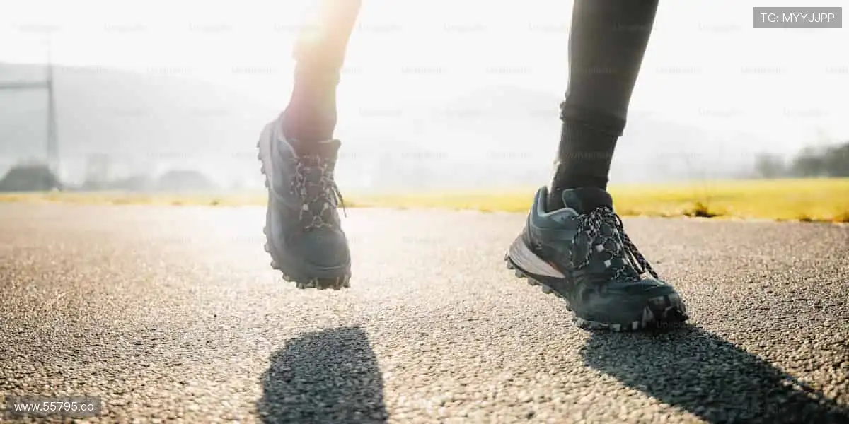 🎧官方正品周边直供,把赛场荣耀穿在身上!🏅